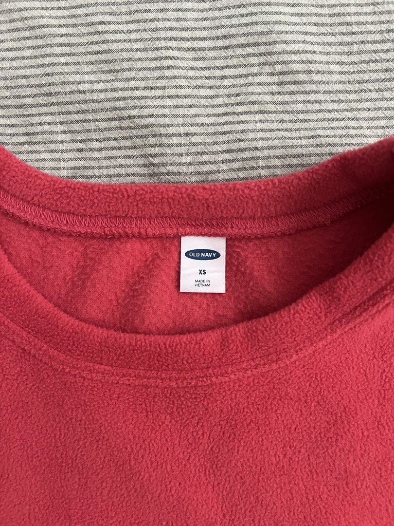 Old Navy Sweater Fleece Authentic (Category: Coats, Jackets and Outerwear) located in Muntinlupa City. Submitted by coolthrifto (Listing ID 1469193417, Image 2). Description: Authentic Bought from US during vacation No issues Old navy Size: XS Length: 23.5 Width: 19.5 .