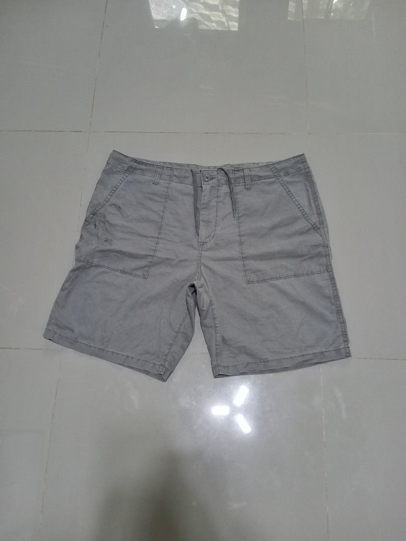 Old Navy Walk Short Size 40 Grey (Category: Shorts) located in Magdalena. Submitted by magdalenathrift20 (Listing ID 1469168557, Image 2). Description: - Brand: Old Navy - Item: Walk Shorts - Color: Grey - Size: 40 (Fits waistline 40 to 42 inches) - Length: 21 inches - Material: 100% Cotton (Made in Bangladesh) - Features: Front button closure, adjustable drawstring waistband, deep front utility pockets - Condition: Good overall, but please note 