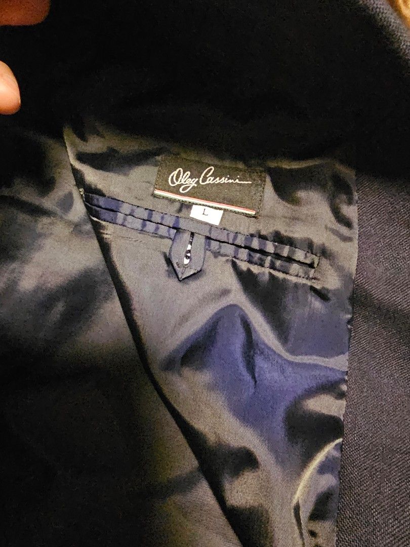 Oleg Cassini Double Breasted Coat (Category: Coats, Jackets and Outerwear) located in Manila. Submitted by ditrik26 (Listing ID 1469338697, Image 3). Description: Brand: Oleg Cassini ​Style: Double-breasted tailored blazer ​Color: Midnight Navy ​Condition: Pre-owned, Lightly used Dimensions: 22" x 34" Needs dry clean Decluttering.