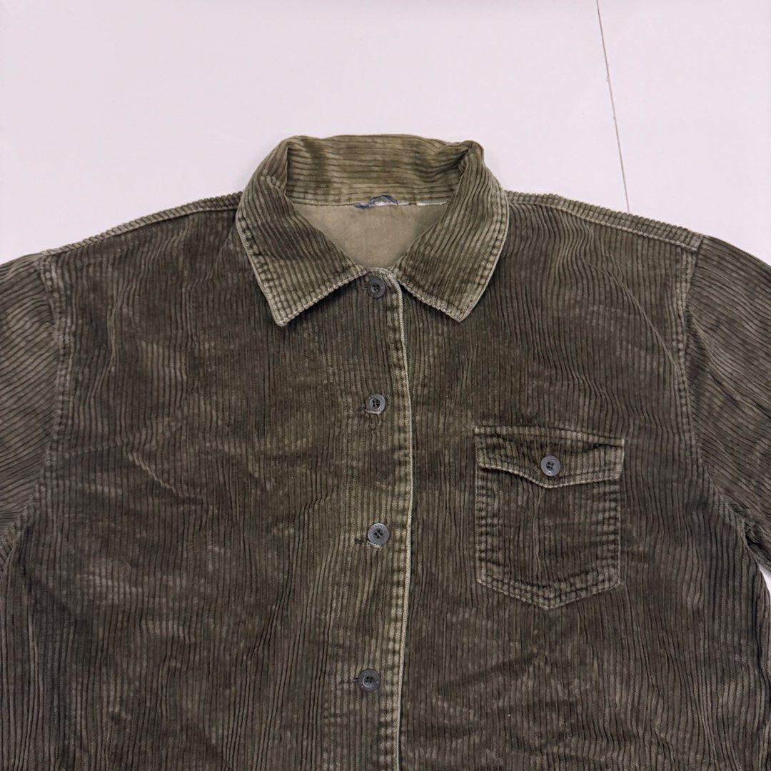 Olive green button-down Corduroy jacket (Category: Coats, Jackets and Outerwear) located in Paranaque City. Submitted by joeymon1 (Listing ID 1469281521, Image 3). Description: The corduroy fabric’s not thick so it’s perfect for Manila weather. Rfs: don’t use anymore.