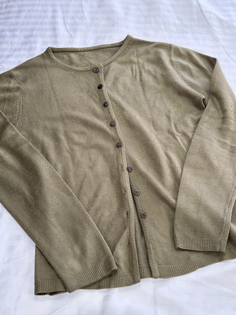 Olive Green Cardigan | plain dainty autumn fall (Category: Coats, Jackets and Outerwear) located in Balanga. Submitted by cartsabeli (Listing ID 1469220970, Image 2). Description: Super nice in actual!! Material + color is superb 😍 ₱550 + sf mop: gcash/maya mod: j&t .