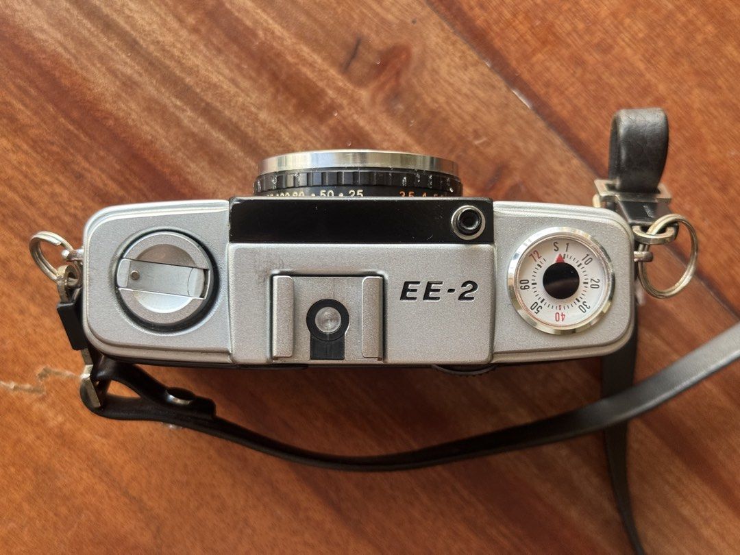 Olympus Pen EE-2 (Category: Cameras) located in Quezon City. Submitted by Pa3ck (Listing ID 1469241024, Image 2). Description: Olympus Pen EE-2 Half-Frame Camera 72 pictures in 36 exposure film! In great working condition Body condition 9.5/10 Clean lens Light meter works Red flag activates in low light situations Inclusions: Camera Leather Strap Leather Case Free unused Fujicolor 100 Meetup in Fishermall q.ave only Lalamove at buyers’s expense.