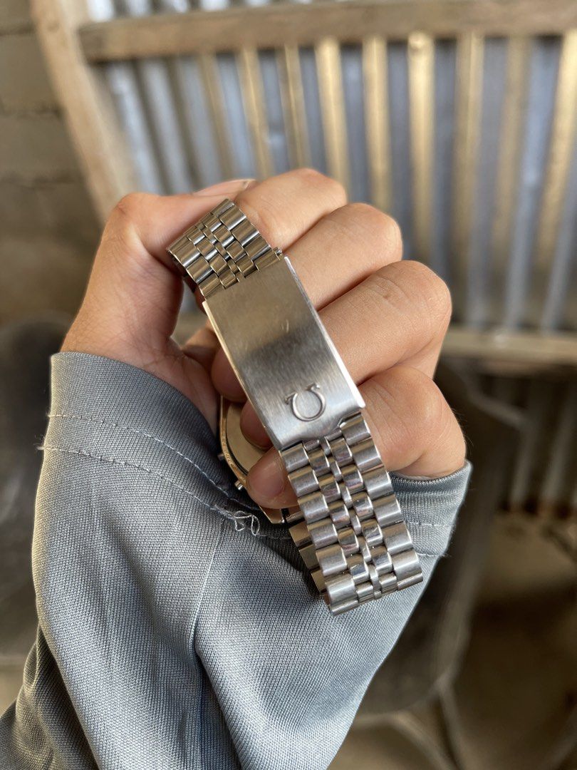 Omega Speedmaster Professional Quartz (Category: Men's Watches) located in Compostela. Submitted by source_20 (Listing ID 1469306384, Image 2). Description: Omega Speedmaster Professional Quartz RARE 💯 ISSUE NEED BATTERY TAPOS IPAAYOS LINK KASI NATANGAL 📍DAVAO DE ORO CAN SHIP VIA JNT .