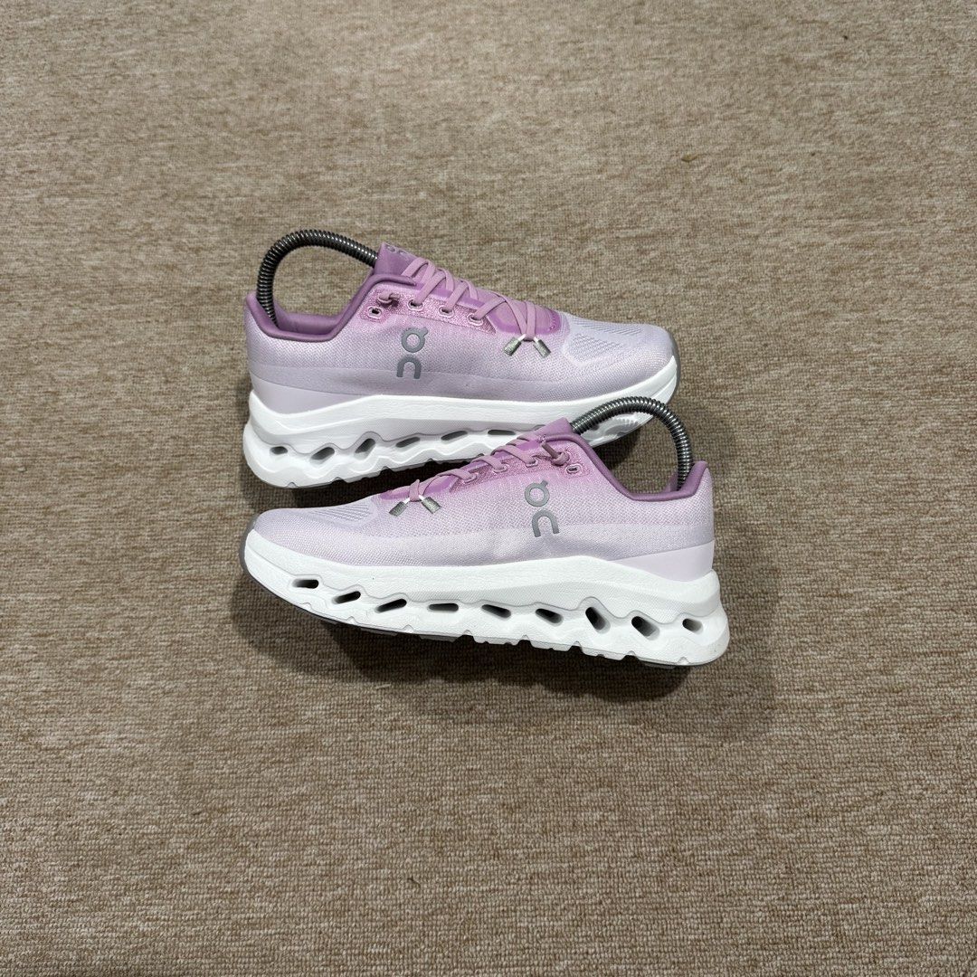 ON CLOUD TILT BLOOM SAKURA (Category: Sneakers) located in Cebu City. Submitted by cjayzuno04940 (Listing ID 1469195494, Image 3). Description: ON CLOUD TILT BLOOM SAKURA ORIGINAL✅ US WOMENS-6 EUR-37 CM-23 EXCELLENT CONDITION.