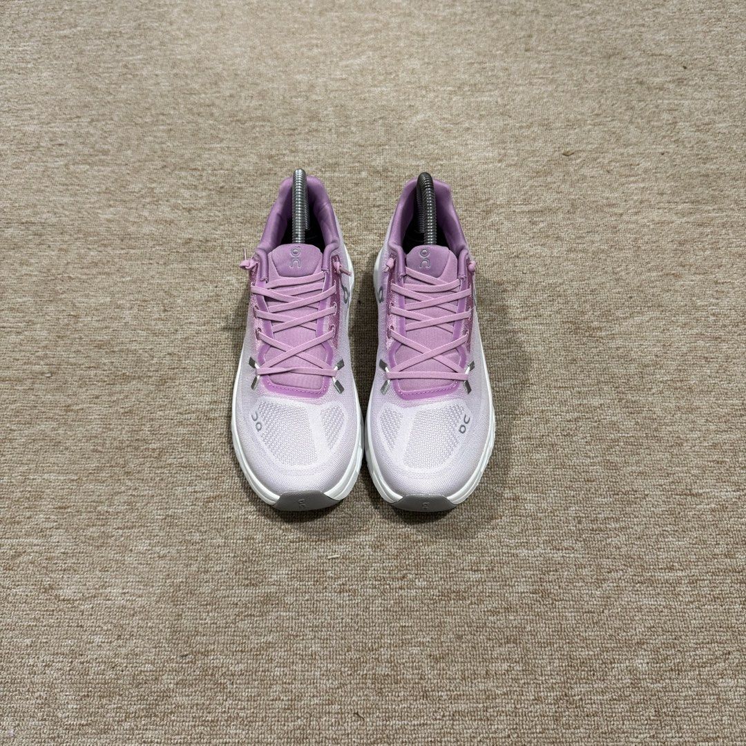 ON CLOUD TILT BLOOM SAKURA (Category: Sneakers) located in Cebu City. Submitted by cjayzuno04940 (Listing ID 1469195494, Image 2). Description: ON CLOUD TILT BLOOM SAKURA ORIGINAL✅ US WOMENS-6 EUR-37 CM-23 EXCELLENT CONDITION.