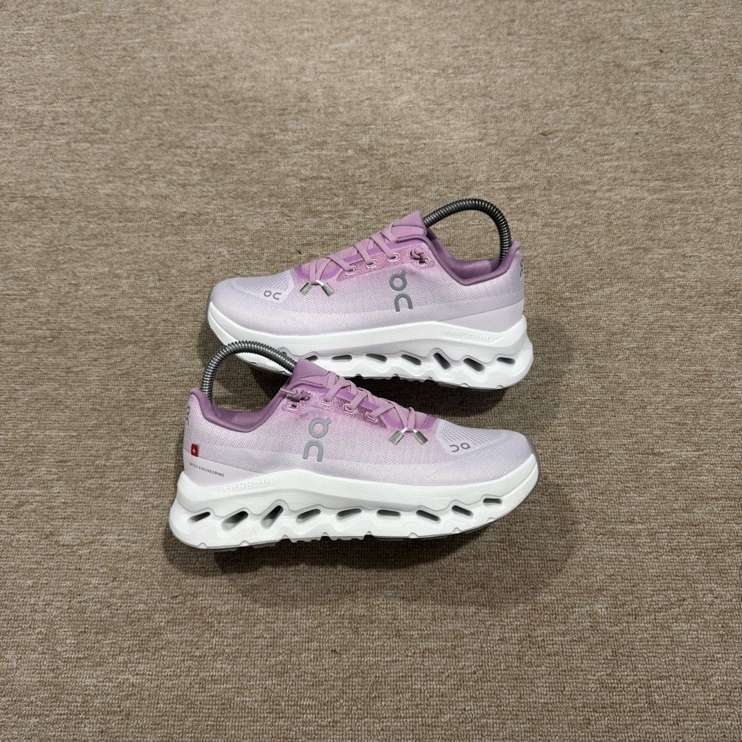 ON CLOUD TILT BLOOM SAKURA (Category: Sneakers) located in Cebu City. Submitted by cjayzuno04940 (Listing ID 1469195494, Image 1). Description: ON CLOUD TILT BLOOM SAKURA ORIGINAL✅ US WOMENS-6 EUR-37 CM-23 EXCELLENT CONDITION.