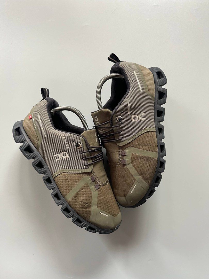 ONCLOUD 5 WATERPROOF (9US) (Category: Sneakers) located in Baguio. Submitted by grabUrPairs (Listing ID 1469276947, Image 3). Description: EXCELLENT SIGNS OF USAGE 9US/27CM PAIR ONLY AUTHENTIC.
