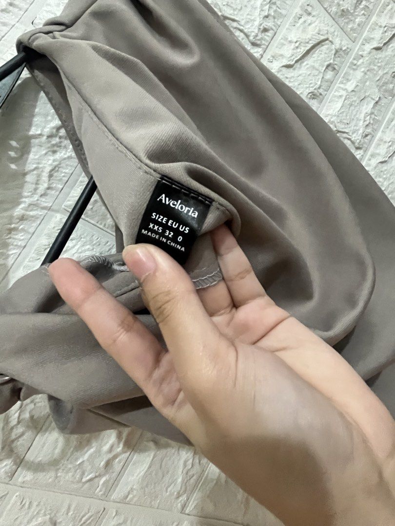 One Shoulder Ruched Side Hem Asymmetrical Top (Category: Sleeveless) located in Bacoor. Submitted by nova_ava (Listing ID 1469354725, Image 3). Description: - Brand: Aveloria - Color: Grey - Size: EU 32 / US XXS - Material: Polyester - Condition: Worn once for a quick photo shoot, basically untouched. Actual when worn photo last slide (Pairs perfectly with high-waisted black trousers or skirts) -mod: j&t, lalamove | mop: gcash, bank transfer | pa