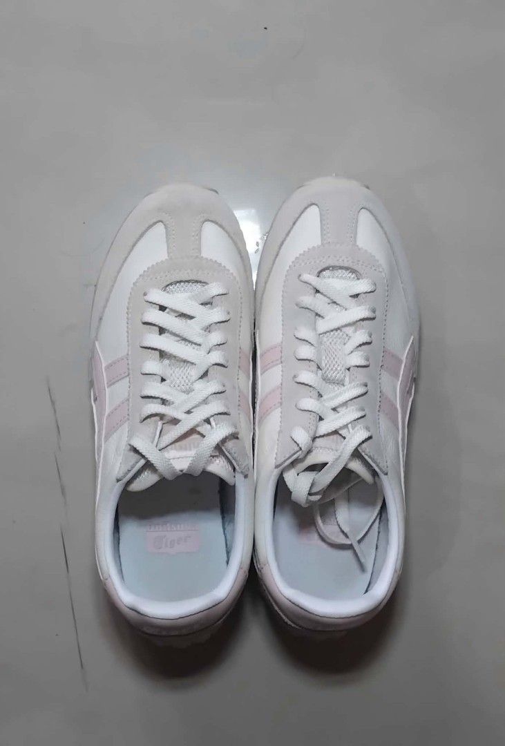Onitsuka EDR 78 - rush sale (Category: Sneakers) located in Manila. Submitted by heryn_rivera (Listing ID 1469278713, Image 2). Description: - US unisex size 4 - open for negotiation - loc: Marilao Bulacan (pick-up only) - rfs: wrong size.