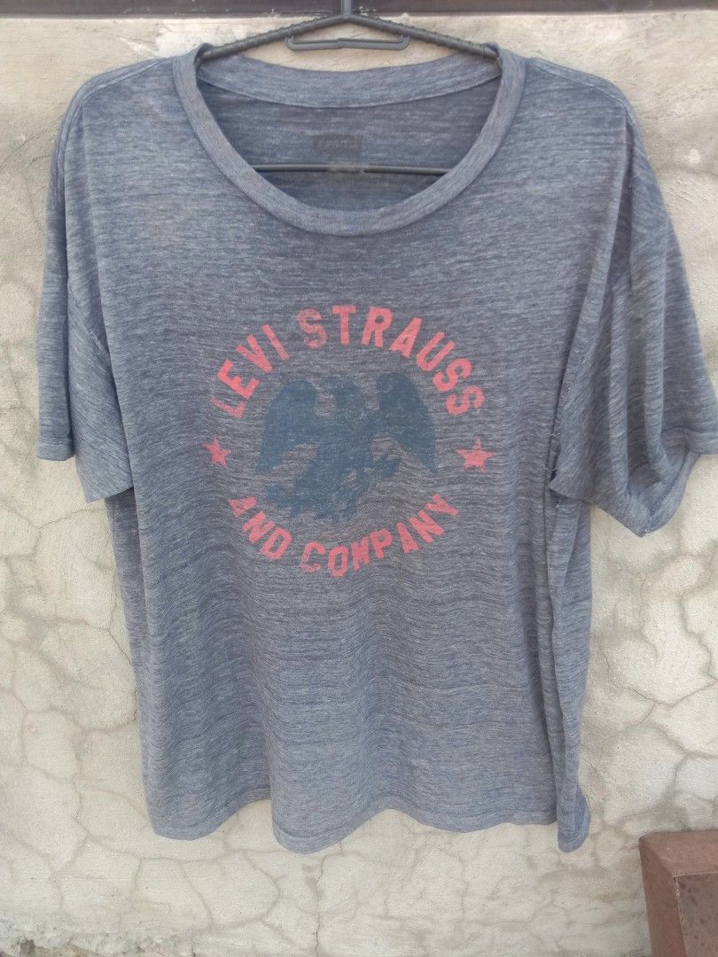 Orig LEVIS vintage design shirt (Category: Tshirts & Polo Shirts ) located in Baguio. Submitted by oliviapreloved100620 (Listing ID 1469268362, Image 1). Description: .