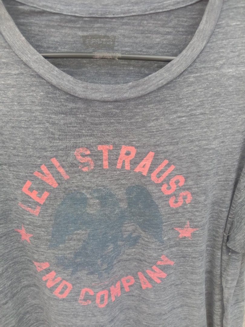 Orig LEVIS vintage design shirt (Category: Tshirts & Polo Shirts ) located in Baguio. Submitted by oliviapreloved100620 (Listing ID 1469268362, Image 2). Description: .