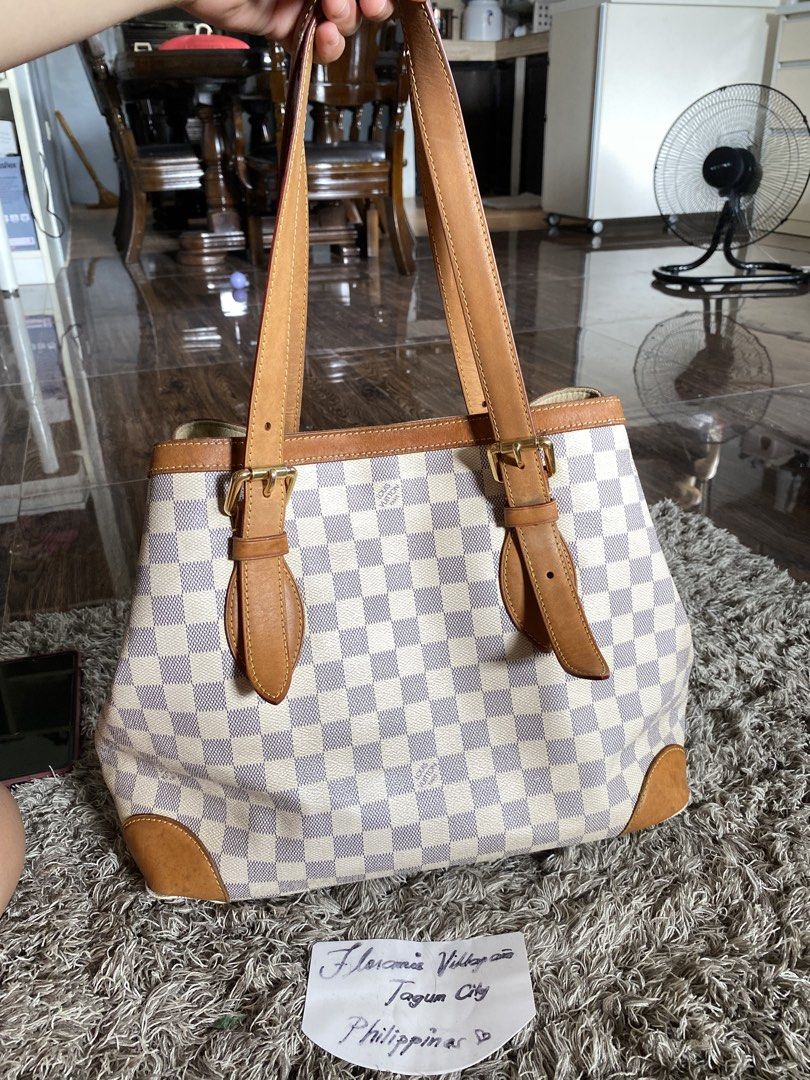 Orig Lv azure (Category: Luxury Bags & Wallets) located in Tagum. Submitted by amarasluxbag (Listing ID 1469200681, Image 2). Description: good condition With minimal flaws sa 1 corner and sa isang snap button dinikitan At may kunting dumi sa loob Super tibay pa.