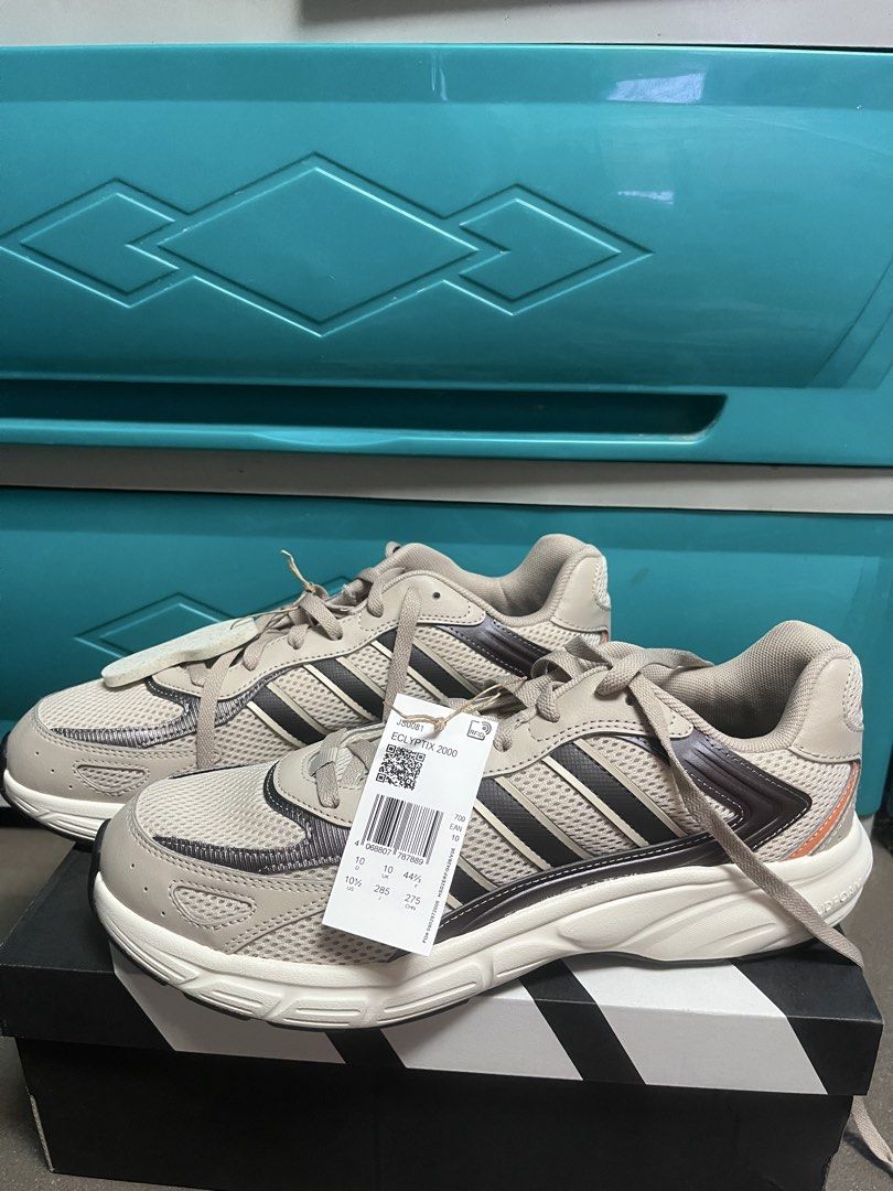 Original adidas (Category: Sneakers) located in Angeles City. Submitted by yvettetb (Listing ID 1469202748, Image 1). Description: Hindi po kasya ng pinag regaluhan. 3700 po price. Selling low kesa di magamit. And given as as gift..