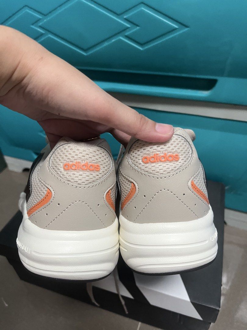 Original adidas (Category: Sneakers) located in Angeles City. Submitted by yvettetb (Listing ID 1469202748, Image 3). Description: Hindi po kasya ng pinag regaluhan. 3700 po price. Selling low kesa di magamit. And given as as gift..