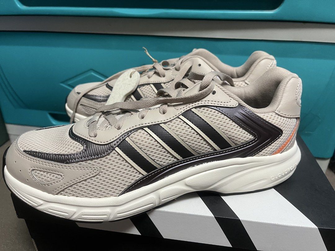 Original adidas (Category: Sneakers) located in Angeles City. Submitted by yvettetb (Listing ID 1469202748, Image 2). Description: Hindi po kasya ng pinag regaluhan. 3700 po price. Selling low kesa di magamit. And given as as gift..