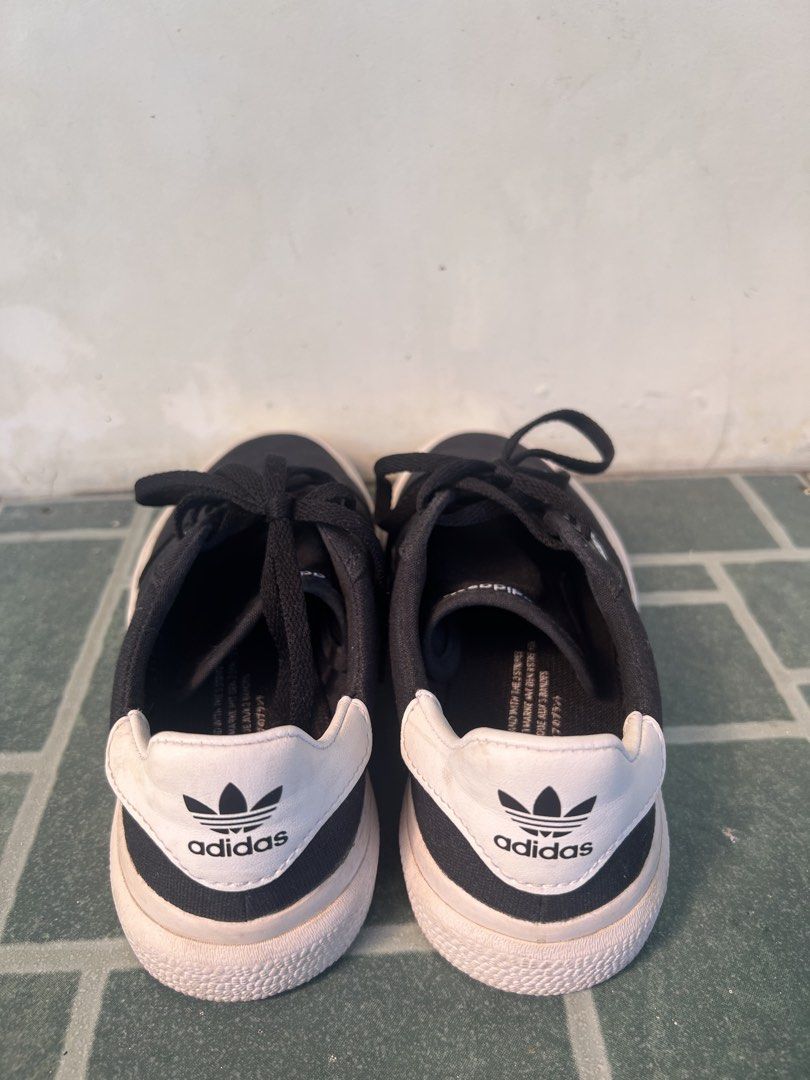 Original Adidas black sneakers (Category: Sneakers) located in General Tinio. Submitted by leerinche (Listing ID 1469173167, Image 3). Description: .