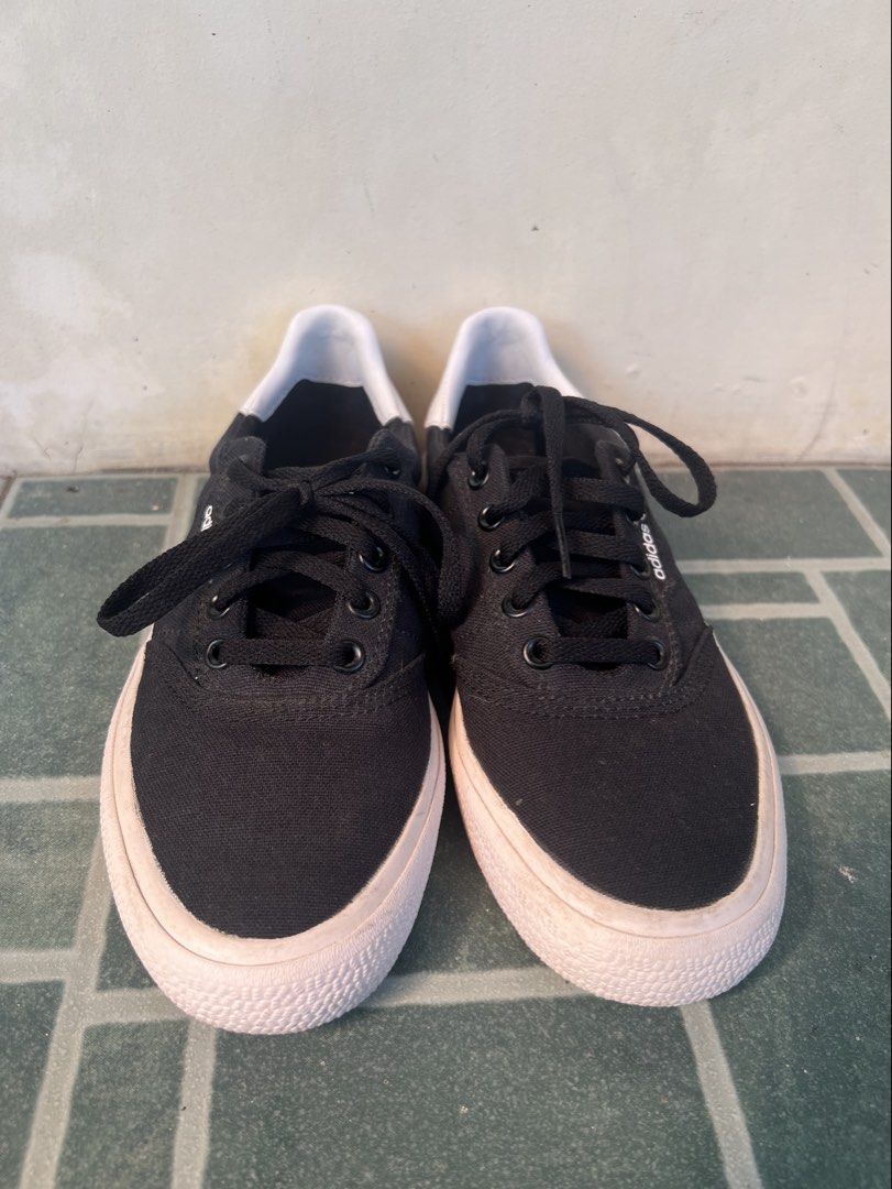 Original Adidas black sneakers (Category: Sneakers) located in General Tinio. Submitted by leerinche (Listing ID 1469173167, Image 1). Description: .