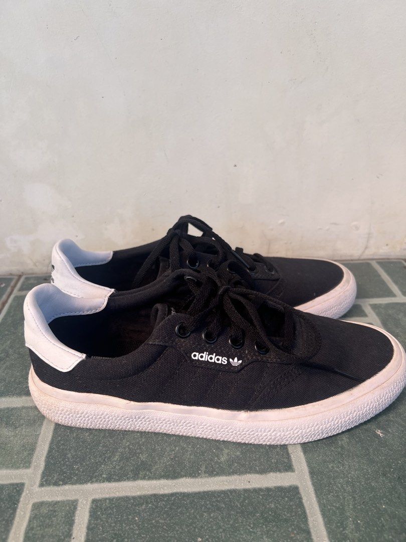 Original Adidas black sneakers (Category: Sneakers) located in General Tinio. Submitted by leerinche (Listing ID 1469173167, Image 2). Description: .