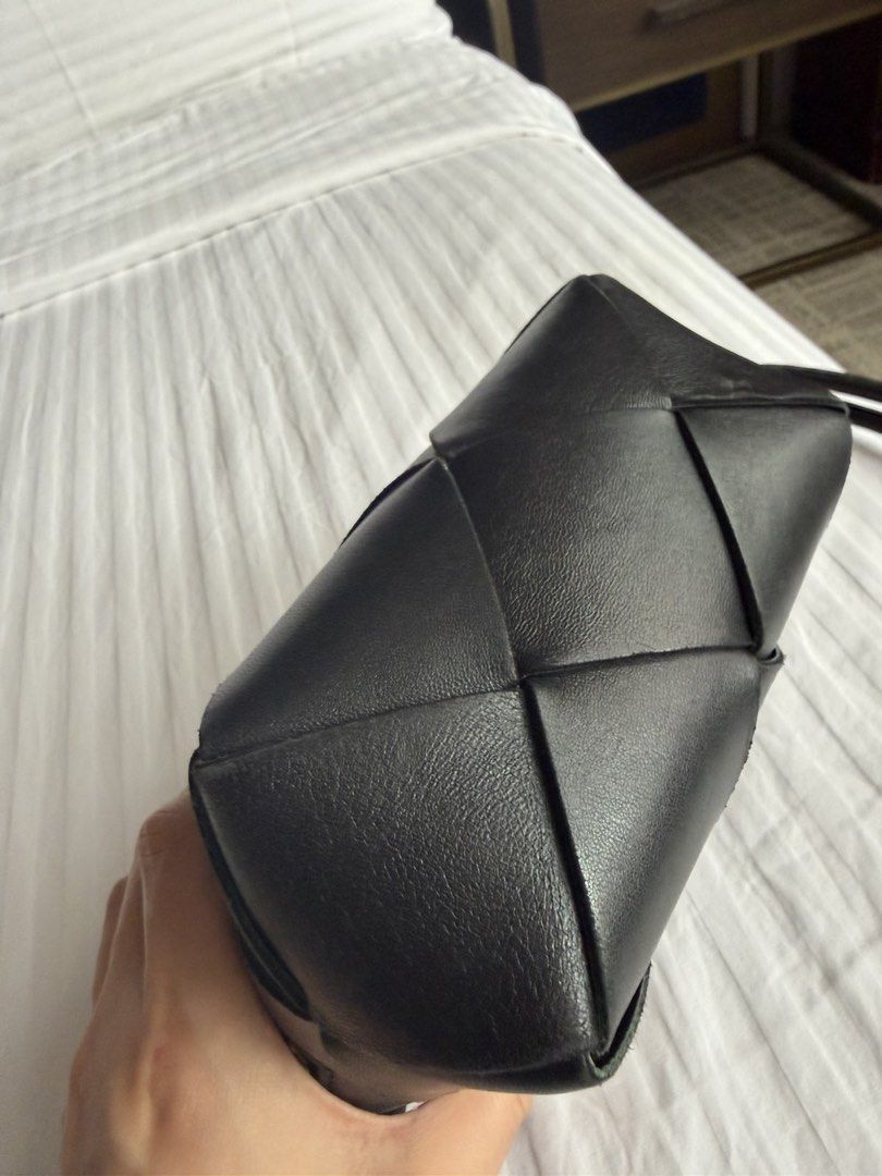 Original Bottega Veneta Black Sling Bag (Category: Luxury Bags & Wallets) located in Cavite. Submitted by authenticbagshavenbyvalg (Listing ID 1468138065, Image 3). Description: 💯Guaranteed Original In good condition no major issue.