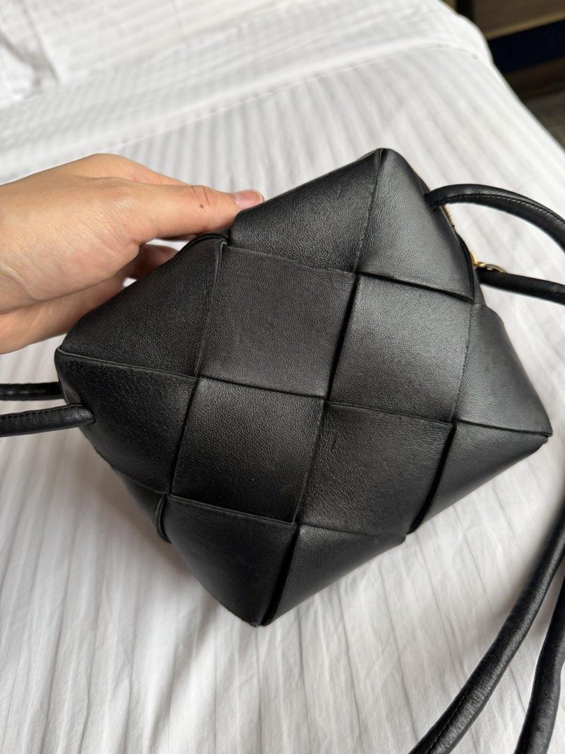 Original Bottega Veneta Black Sling Bag (Category: Luxury Bags & Wallets) located in Cavite. Submitted by authenticbagshavenbyvalg (Listing ID 1468138065, Image 2). Description: 💯Guaranteed Original In good condition no major issue.