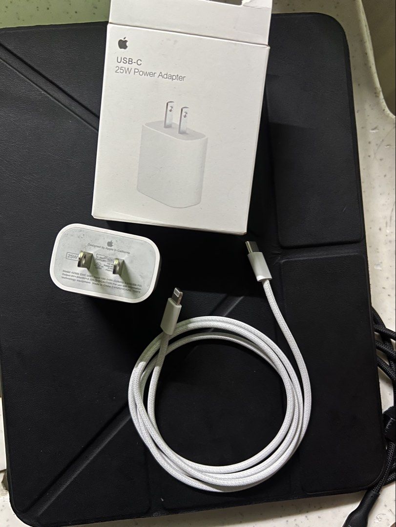 Original Braided Charger Apple (Category: Chargers) located in Davao. Submitted by _zenartmmy (Listing ID 1469283641, Image 1). Description: Original Braided Type c to lightning fast charging 25w No issue Still in good condition Works perfectly fine Pm for interested .