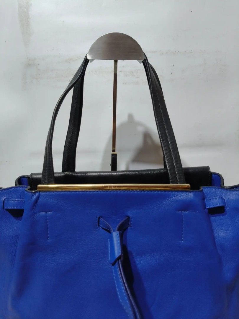 Original FURLA (Category: Shoulder Bags) located in Cabuyao City. Submitted by secondhand.shop.ph (Listing ID 1469340770, Image 2). Description: Sale❗️Sale❗️Sale❗ Original FURLA Large gold hardwares Pure genuine leather 📌First to pay!.