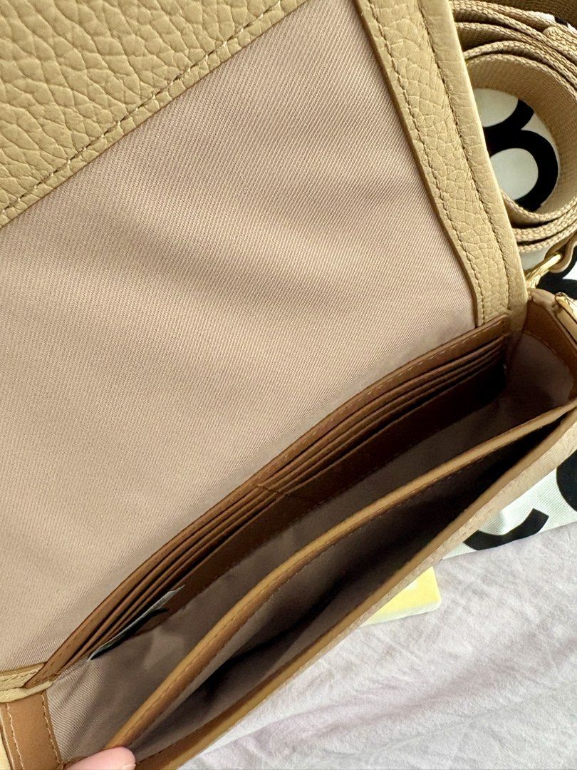 ORIGINAL MARC JACOBS MINI BAG (Category: Purses & Pouches) located in Barugo. Submitted by green.trendsetter (Listing ID 1469347061, Image 3). Description: ORIGINAL MARC JACOBS MINI TOTE FOR SALE!!! Original Price: ₱18,000 Selling Price: ₱12,000 ONLY! 🇦🇺 From Australia to the Philippines 🇵🇭 📦 ETA: November 25, 2026 PAYMENT TERMS • 30% down payment to secure your order — ₱3,600 • Remaining balance of ₱8,400 payable upon arrival in the Philipp