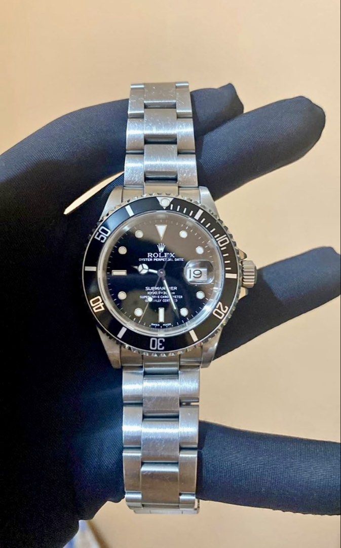 Original ROLEX Sub Date Watch⌚️ (Category: Luxury Watches) located in Cebu City. Submitted by luxurycollectionhouse (Listing ID 1469378386, Image 2). Description: Complete Set. 40MM. Year 2001 But In Prestine Condition. .