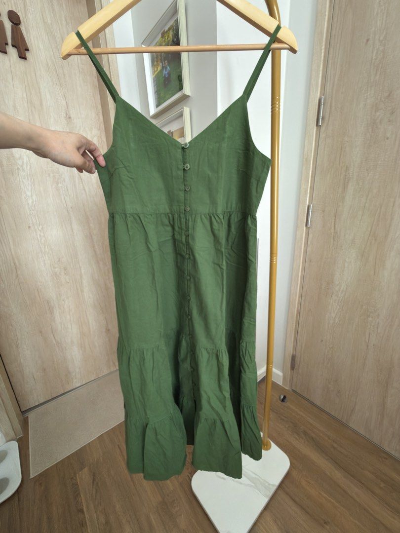 Original UNIQLO dress (Category: Dresses) located in Muntinlupa City. Submitted by Preeluhvd (Listing ID 1469185048, Image 3). Description: .