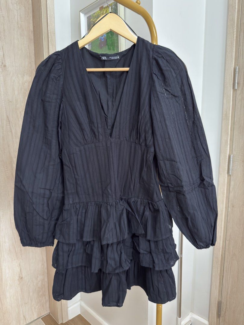 Original ZARA dress (Category: Dresses) located in Muntinlupa City. Submitted by Preeluhvd (Listing ID 1469183917, Image 3). Description: .
