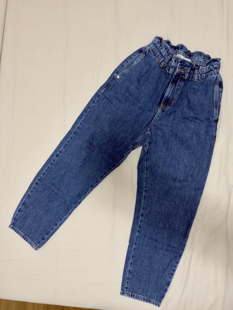 Original ZARA jeans (Category: Jeans) located in Muntinlupa City. Submitted by Preeluhvd (Listing ID 1469178350, Image 3). Description: STRETCHY WAISTLINE AREA! .