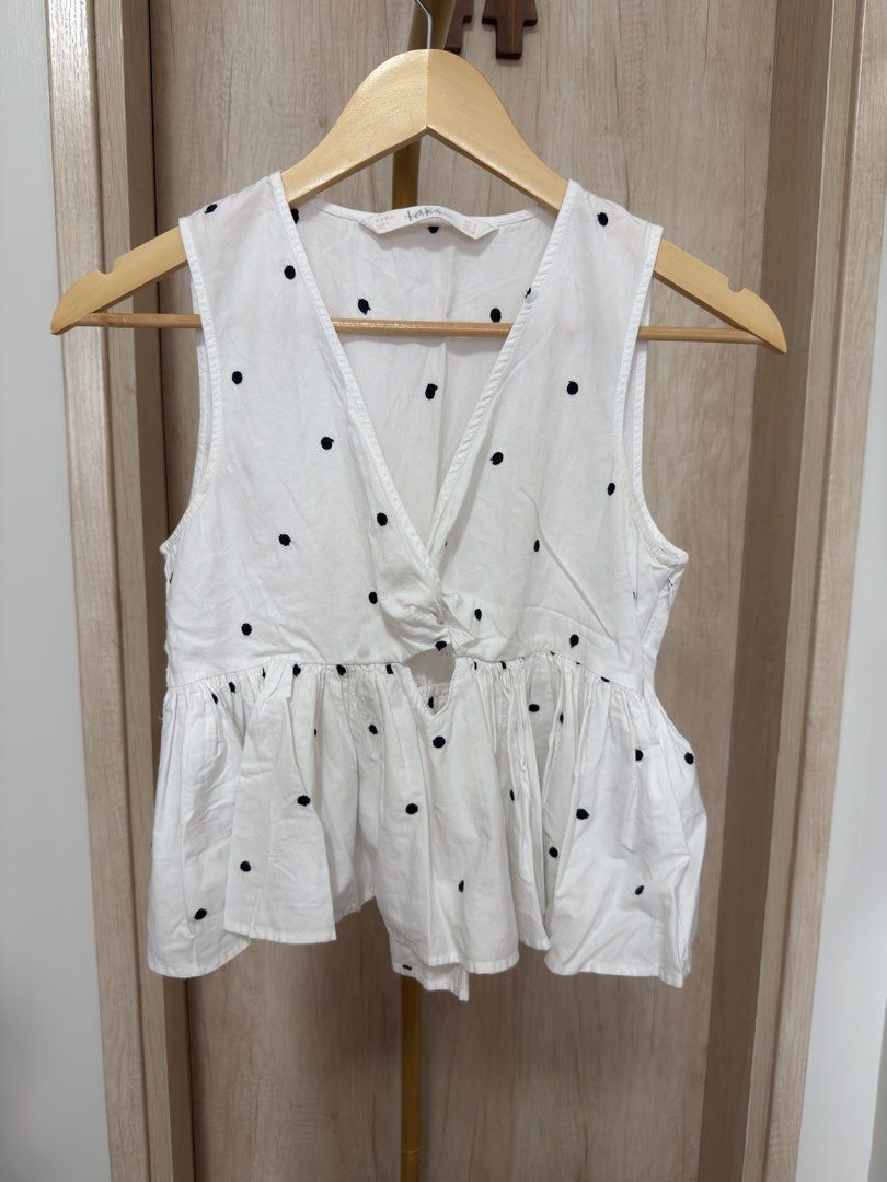 Original ZARA top (Category: Sleeveless) located in Muntinlupa City. Submitted by Preeluhvd (Listing ID 1469182218, Image 3). Description: .