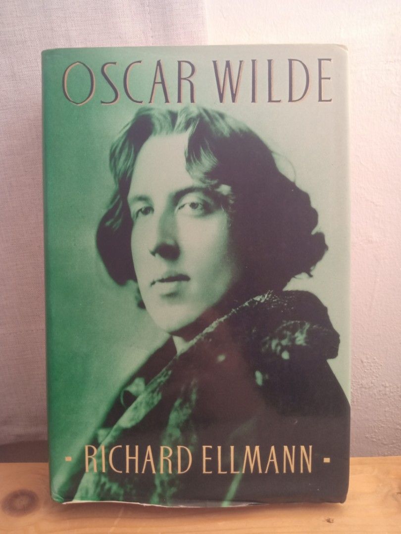 Oscar Wilde Biography by Richard Ellmann (Category: Storybooks) located in Bacolor. Submitted by appletun (Listing ID 1469244810, Image 1). Description: feel free to make an offer, and/or view my profile for other listings :) loc: bacolor, pampanga. mop: gcash only. no sco/cod/cop. handling/mod: direct spx +P70sf. all sales final. no returns/refunds/exchange. - Definitive biography of Oscar Wilde by Richard Ellmann - Covers his life, literary wor
