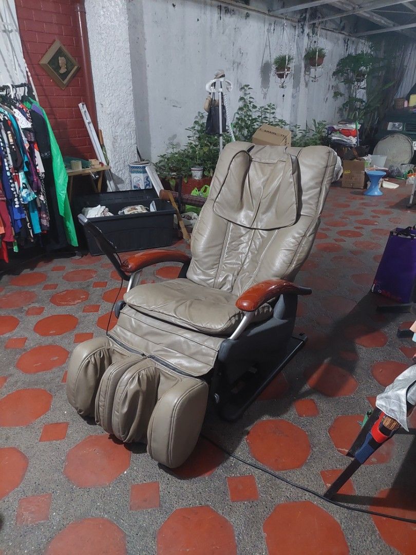 OSIM iMedic, Electric Massage Chair (Category: Massage Devices) located in Quezon City. Submitted by donjie (Listing ID 1469296084, Image 1). Description: OSIM iMedic OS757IV-2 Electric Massage Chair Full body massage capabilities Reclining Back Negotiable Price.