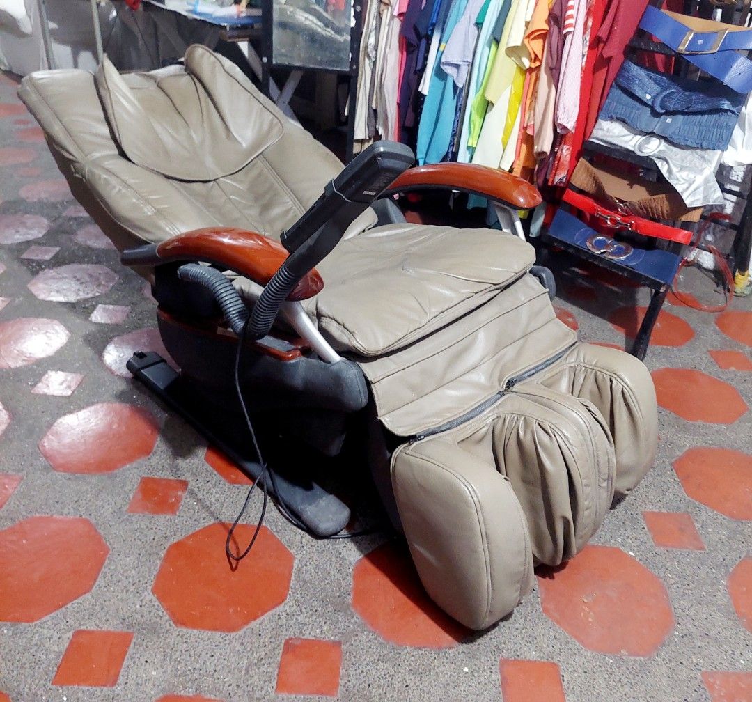 OSIM iMedic, Electric Massage Chair (Category: Massage Devices) located in Quezon City. Submitted by donjie (Listing ID 1469296084, Image 2). Description: OSIM iMedic OS757IV-2 Electric Massage Chair Full body massage capabilities Reclining Back Negotiable Price.