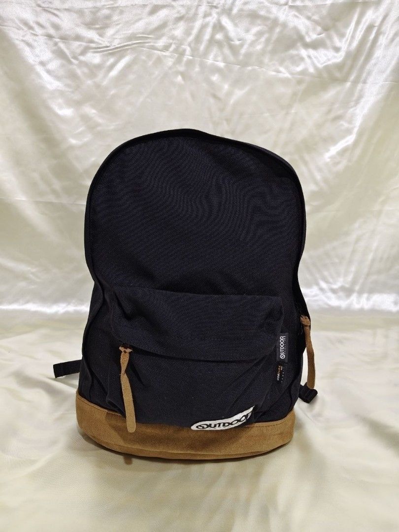 OUTDOOR BAGPACK 11/16" (Category: Backpacks) located in Gamu. Submitted by 2022bagsbunny (Listing ID 1469197586, Image 1). Description: .