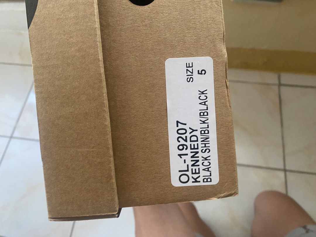 Outland heels (Category: Heels) located in Manila. Submitted by eagle1419900759 (Listing ID 1469393044, Image 2). Description: My mom is selling these heels she bought them but never used them, and they’ve just been sitting in our living room. Price is negotiable. Message me at 09947160390.