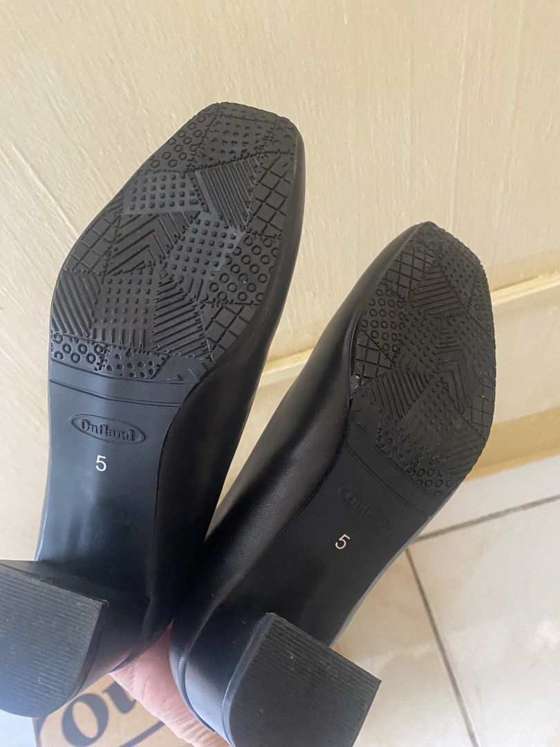 Outland heels (Category: Heels) located in Manila. Submitted by eagle1419900759 (Listing ID 1469393044, Image 3). Description: My mom is selling these heels she bought them but never used them, and they’ve just been sitting in our living room. Price is negotiable. Message me at 09947160390.