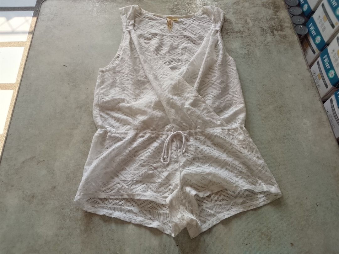 Outwear (Swim) Romper US (Category: Bikinis & Swimsuits) located in Los Banos. Submitted by mania-62906 (Listing ID 1469225732, Image 1). Description: Lightly used. US Medium. ( You put on after a swim).