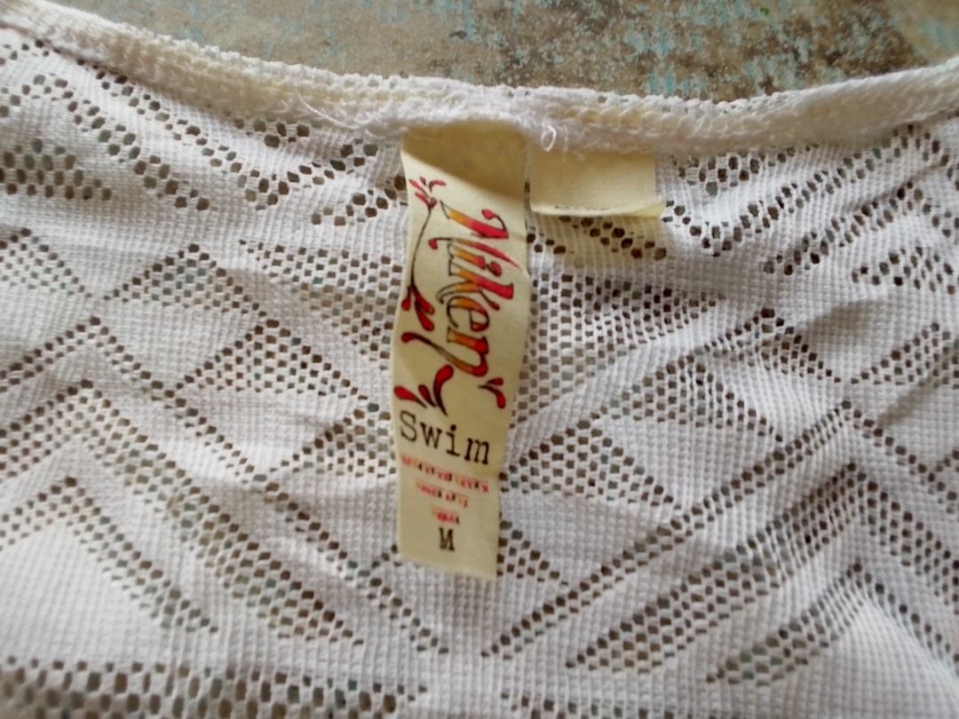 Outwear (Swim) Romper US (Category: Bikinis & Swimsuits) located in Los Banos. Submitted by mania-62906 (Listing ID 1469225732, Image 2). Description: Lightly used. US Medium. ( You put on after a swim).