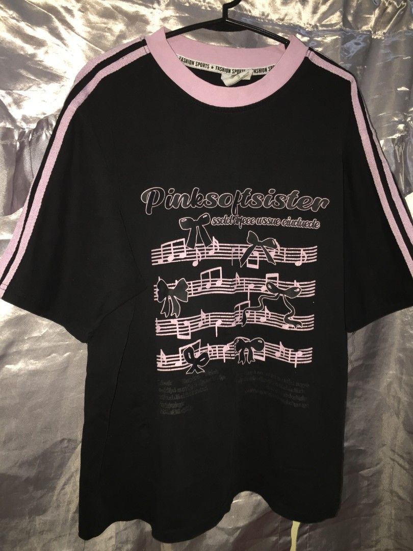 Oversized Graphic T-Shirt (Category: Shirts) located in Marikina City. Submitted by ma.kish4 (Listing ID 1469276792, Image 1). Description: - Small blemishes on the graphics. - Check last photo for reference..