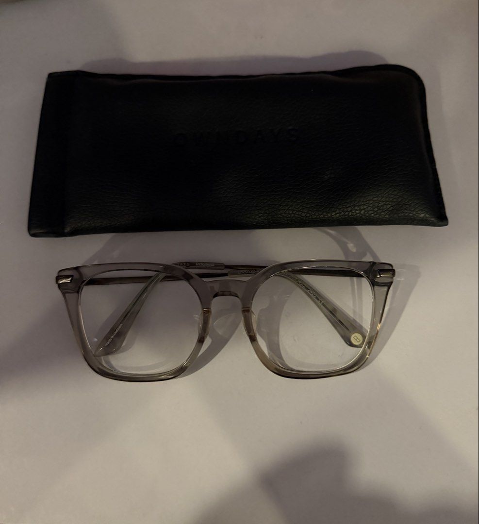 Owndays Lillybell Specs (Category: Sunglasses & Eyewear) located in Mandaluyong City. Submitted by aeriwithlove (Listing ID 1469229033, Image 1). Description: .