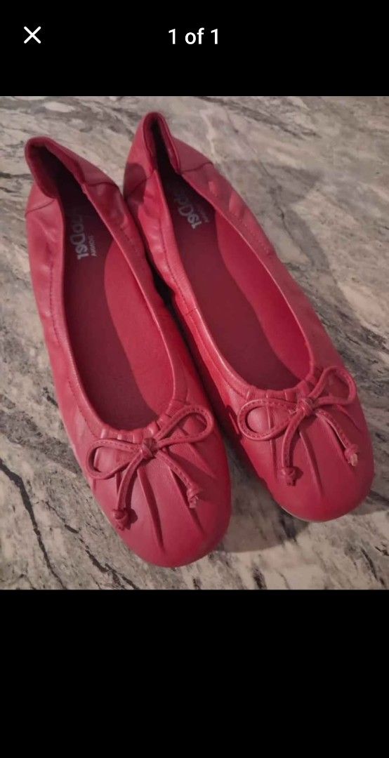 PabDer Donna Red Ballet Flats Size 41 (Category: Flats & Sandals) located in Cebu City. Submitted by dojpreluv (Listing ID 1469188419, Image 1). Description: - Brand/Model: PabDer Donna ballet flats - Size: 8 - Color: Deep red - Design: Classic round toe with a sweet front bow and slip-on style - Condition: Clean insoles, textured rubber outer soles for grip, and original barcode sticker still attached - Perfect for effortless daily wear and addi