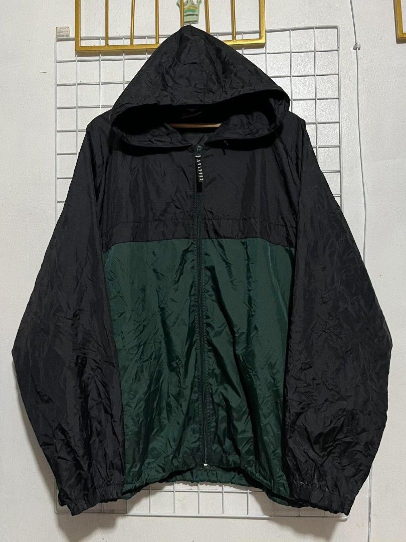 PACKABLE VINTAGE CHEETAH COLORBLOCK WINDBREAKER (Category: Coats, Jackets and Outerwear) located in Pagsanjan. Submitted by thriftyclothes33 (Listing ID 1469303983, Image 3). Description: 🔥 VINTAGE CHEETAH COLORBLOCK WINDBREAKER☔ 🏔️ 🐆 ✨ Black & dark hunter green colorblock design ✨ 100% nylon lightweight shell ✨ Water-repellent finish ✨ Full-zip front closure ✨ Attached hood ✨ Great for casual & outdoor wear 🏷️ Size XL on tag 📏 Width 29" • L
