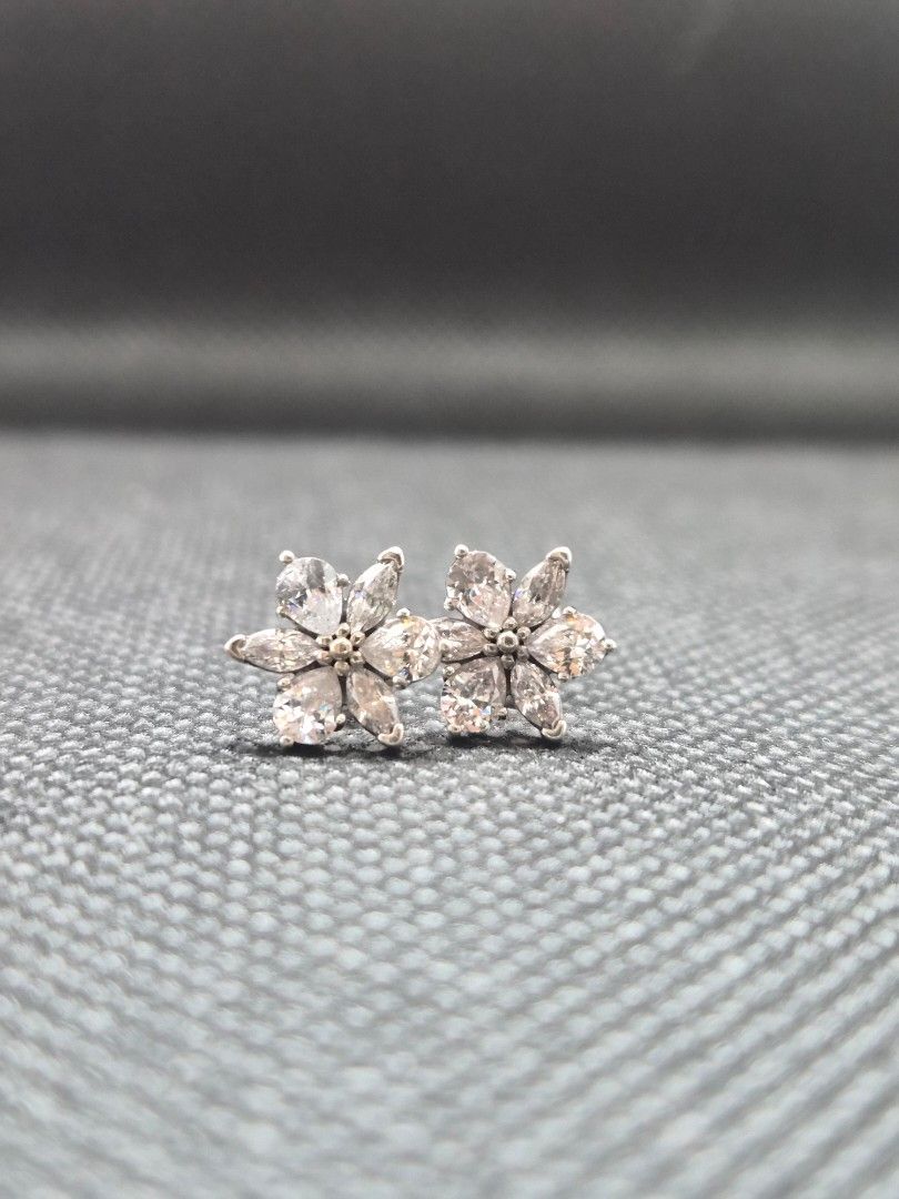 Pandora Sparkling Herbarium Cluster Stud Earrings (Category: Earrings) located in Manila. Submitted by prelovedbyc.hannah (Listing ID 1469335643, Image 1). Description: - Brand: Pandora - Design: Delicate blossoms with sparkling clear cubic zirconia - Hallmark: Stamped with ALE on the back - Inclusions: Original white branded presentation box with black velvet lining - Condition: Clean, well-kept, with butterfly backs attached - Perfect for every