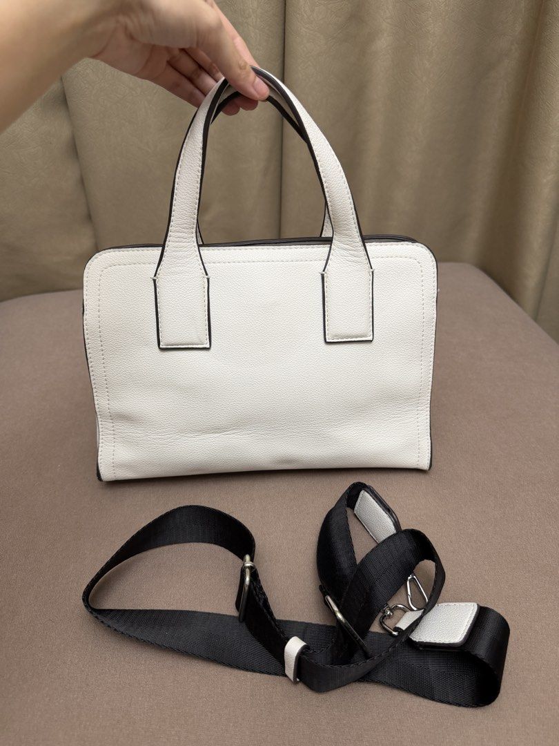 Parfois White Bag (Category: Shoulder Bags) located in Las Pinas. Submitted by thealyssacloset (Listing ID 1469206887, Image 3). Description: .