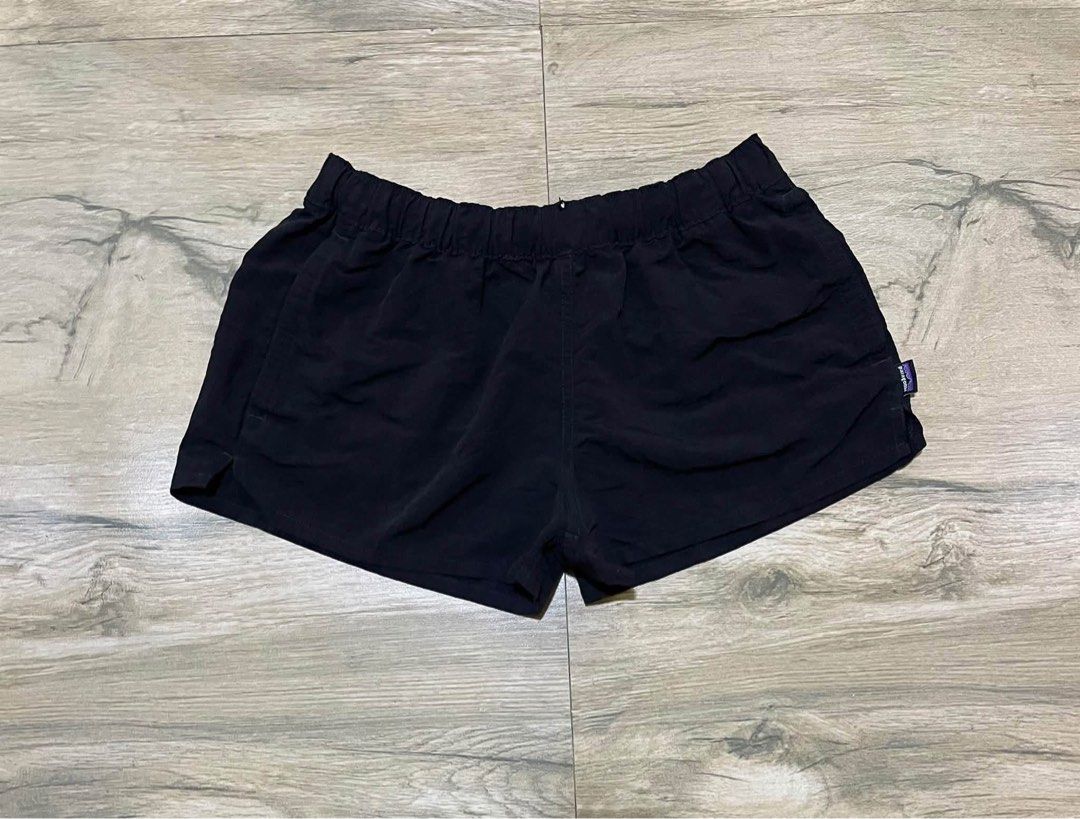 Patagonia Barely Baggies Short (Category: Shorts) located in San Carlos City. Submitted by roseee_012 (Listing ID 1469292056, Image 1). Description: - Brand: Patagonia - Color: Black - Size: Small (Made in Vietnam) - Material: Lightweight fabric with built-in mesh lining - Features: Elastic waistband with interior black drawstring, iconic Patagonia label on bottom - Ideal for: Running, workouts, or casual days out Patagonia Barely Baggies Short S
