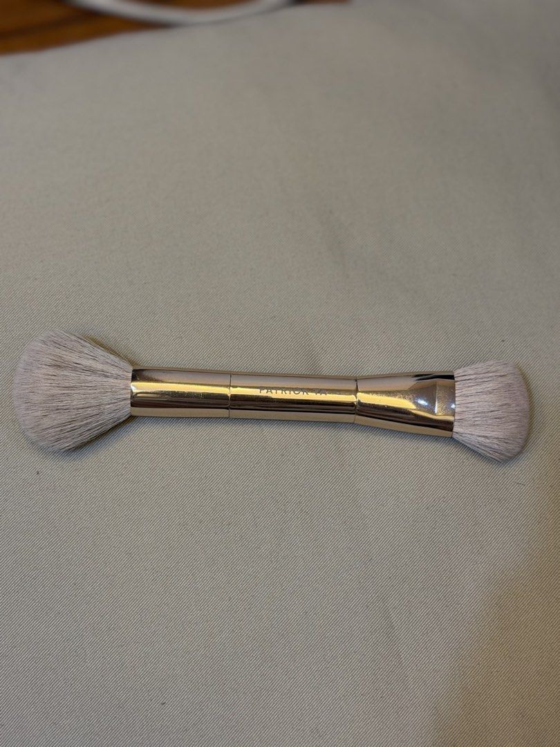 Patrick Ta Major Sculpt Dual-Ended Blush Brush (Category: Makeup) located in Manila. Submitted by sonnyangie (Listing ID 1469212000, Image 3). Description: 💯 original mint condition extra, never been used Loc: Taguig ❌ no to bogus buyer - Brand: Patrick Ta - Item: Dual-ended face brush with rose gold hardware - Bristles: Ultra-soft synthetic fibers on both sides - Best for: Applying cream and powder blush seamlessly - Condition: Brand new, unuse
