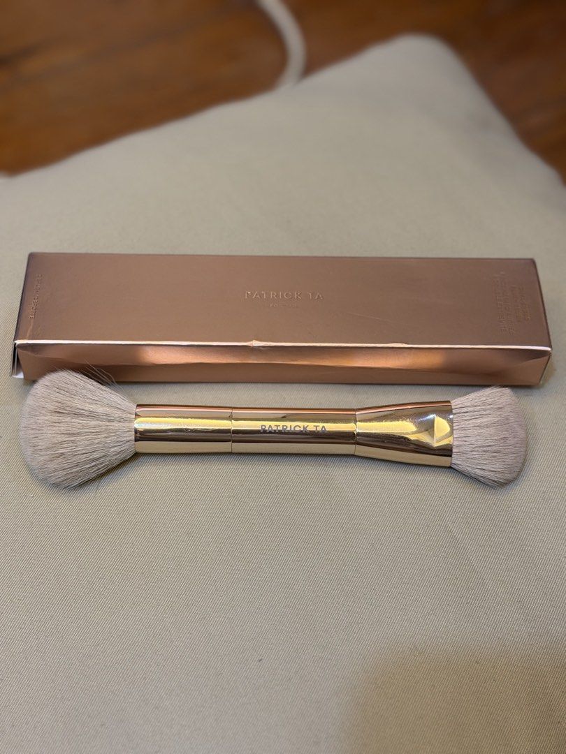 Patrick Ta Major Sculpt Dual-Ended Blush Brush (Category: Makeup) located in Manila. Submitted by sonnyangie (Listing ID 1469212000, Image 2). Description: 💯 original mint condition extra, never been used Loc: Taguig ❌ no to bogus buyer - Brand: Patrick Ta - Item: Dual-ended face brush with rose gold hardware - Bristles: Ultra-soft synthetic fibers on both sides - Best for: Applying cream and powder blush seamlessly - Condition: Brand new, unuse