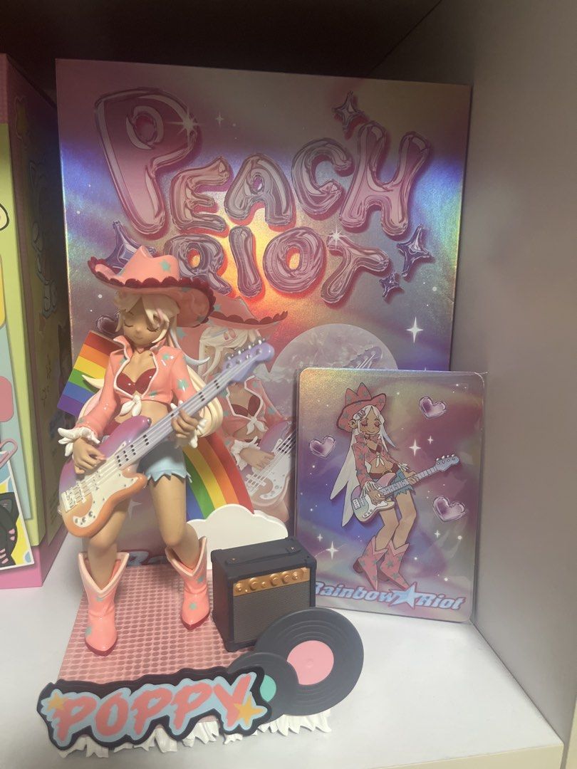 Peach Riot Poppy, Toys & Collectibles, Figurines & Models, Designer ...